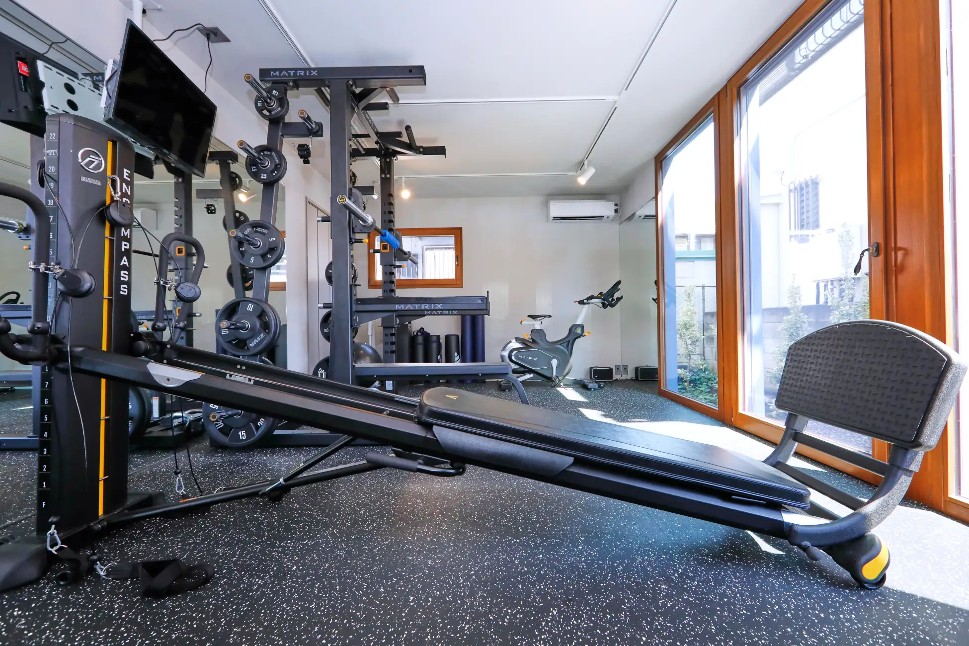 スポーツモチベーションプロデュース 「MABPマーヴェリック」が新設したクラブハウス内のトレーニングルーム